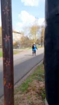 Юрец с утра деревню строит