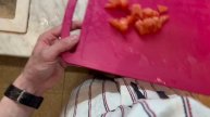 Как нарезать помидор аккуратно и без сока повсюду | Простой способ | EverydayKitchenChat