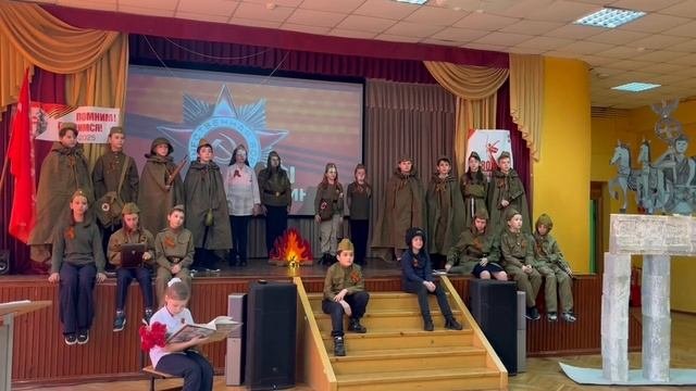 Поклонимся великим тем годам