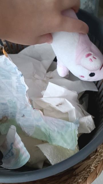 Выкидываю котика в мусорку🗑️😹🗑️