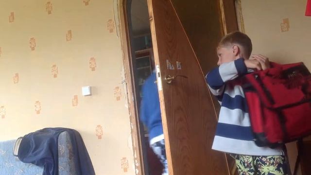 Прикол: смотри кто за дверью