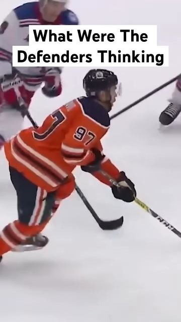 Connor McDavid Scores Through Four Defenders #hockeyhighlights #nhlgoals #hockeyclips