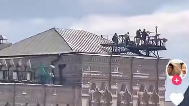 Снайперы как часть системы безопасности во время парада.