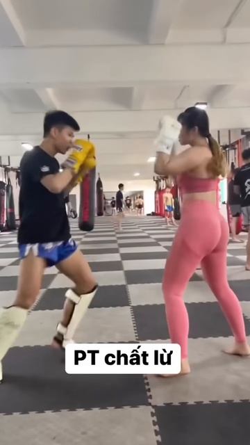 Có PT nữ chất lượng thế này, ae có đi tập không？  #mma #ufc #boxing #wrestling #kickboxing #muaythai