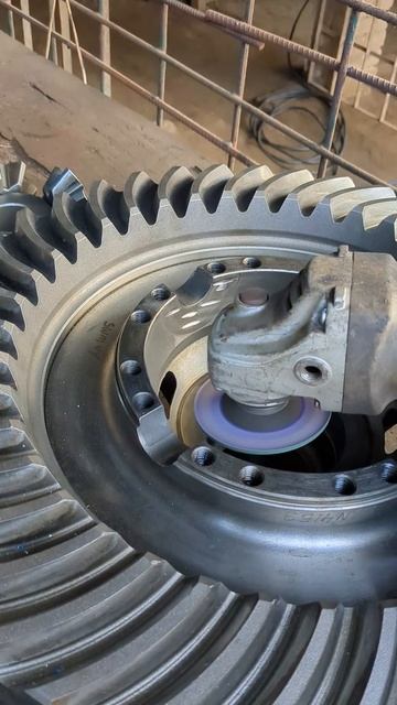 Crown polish #lathemachine #industrialmachinery #machine #lathe #machinetools #welding #automobile