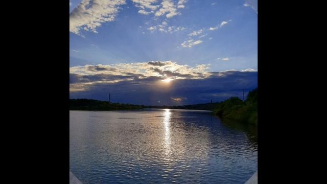 11-05-2025 11 Мая. Вечерняя прогулка и очень интересный закат....