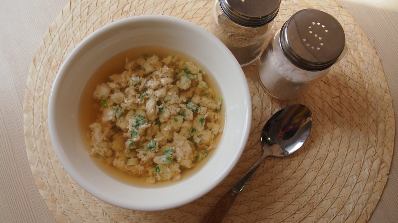 Традиционная корейская кухня: мёнран тальгяль гук (명란달걀국) или яичный суп с икрой минтая