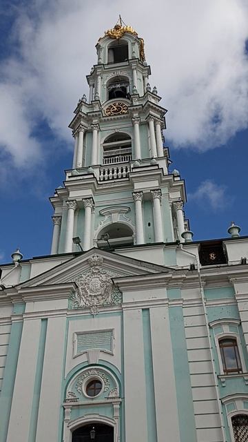 Колокольный звон в Сергиево Троицкой Лавре. Самый большой колокол в России весит 72 тонны.