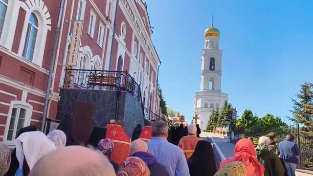 КРЕСТНЫЙ ХОД В ИВЕРСКОЙ ОБИТЕЛИ: С РАДОСТЬЮ НАВСТРЕЧУ ВОСКРЕСШЕМУ ХРИСТУ