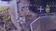 Эпичный полет в кювет с переворотом используемой в качестве БМП M577 после попадания FPV-дрона в...