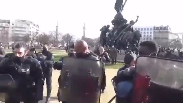 Массовые акции протеста вспыхнули в Париже