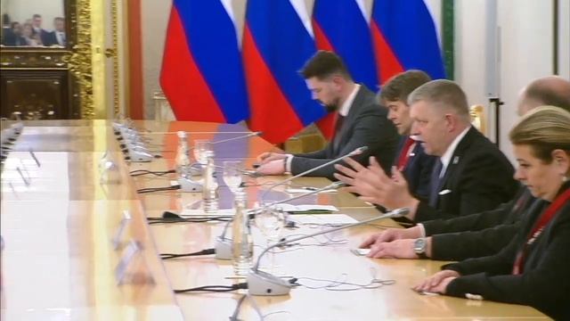 российский🇷🇺 лидер Владимир Владимирович Путин встретился.фицо