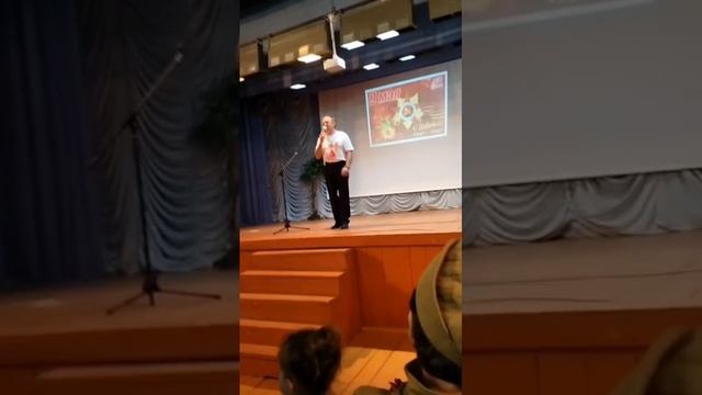 Ялгыз Ана,
   Сугыш яланнарында улларын югалткан аналарга багышлап ижат иткэн жырым