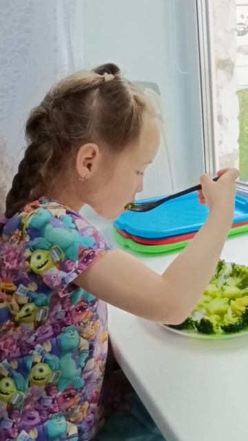 Я впервые пробую брокколи!!!
