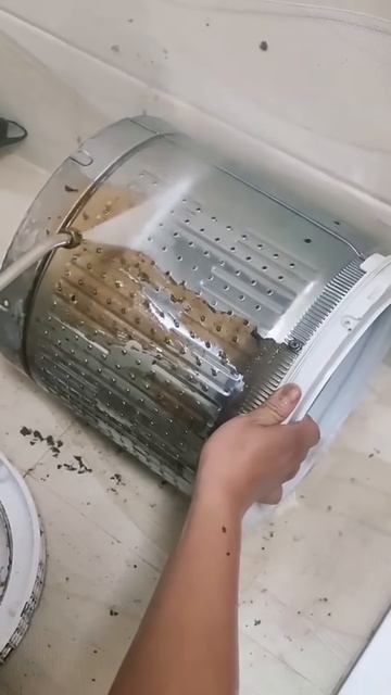 Cleaning the washing machine filter using high pressure water #shorts