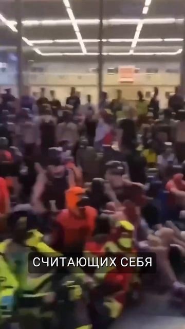 Массовая акция людей собак 🤣 Западные ценности #maratnews