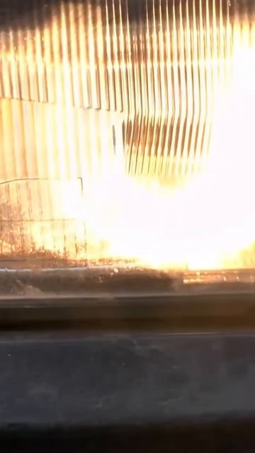 Девушка меняет лампочки ваз 2107 14