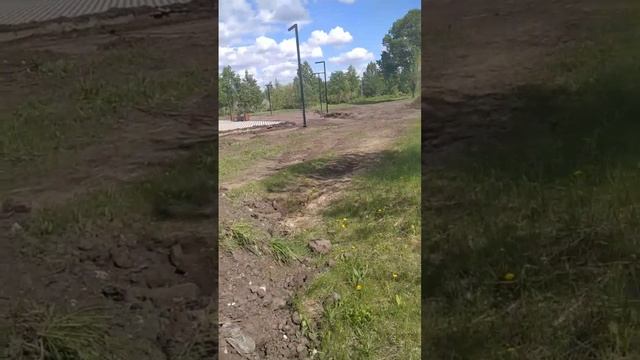 Майские выходные дни... Не повод не уничтожать сквер Антонова в Новом городе Ульяновска