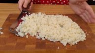 Рецепт из воздушного печеного картофеля, чеснока, масла и сметаны