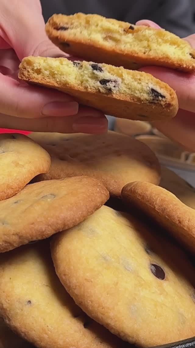 20 минут и ПЕЧЕНЬЕ готово ! Ну очень вкусное печенье к чаю, готовить проще простого!Вкусно и быстро