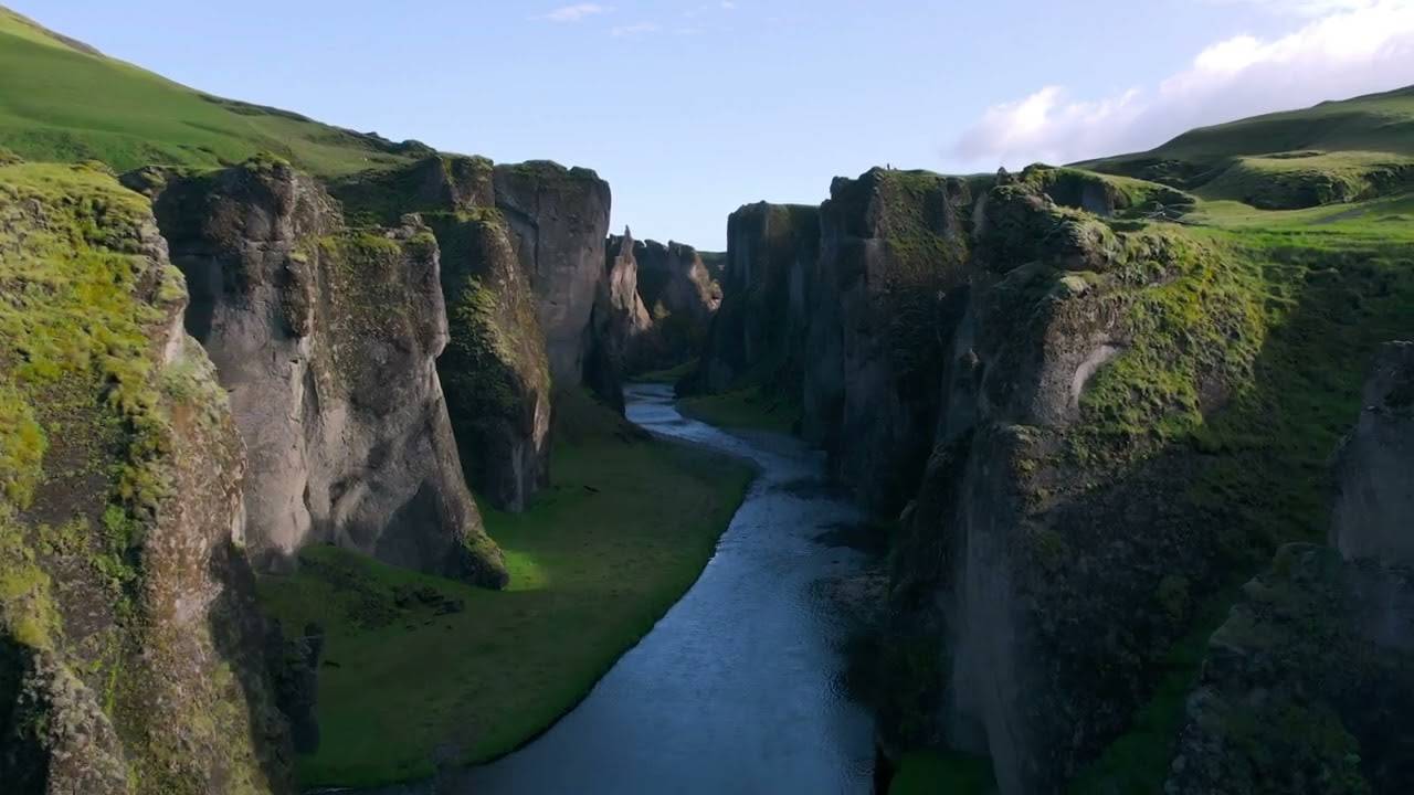 4K 100% Потрясающая съемка каньона Студлагиль, Восточная Исландия