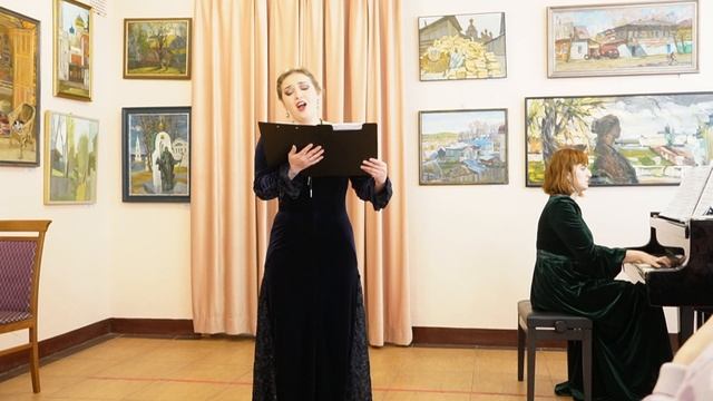 Ольга Антипова исполняет песню "Скамейка" Яначека. Фортепиано — Мария Кладова-Штокман