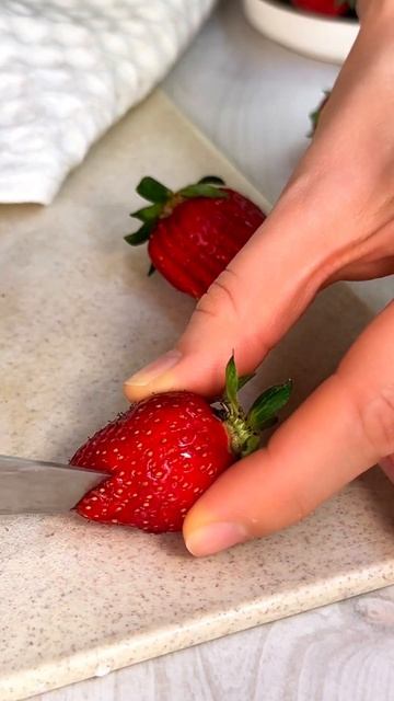 КЛУБНИЧНЫЙ ЛАЙФХАК 🍓  / Strawberry Hack
