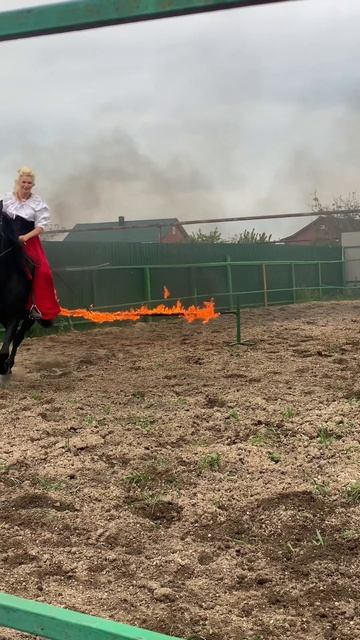 Лихая казачка на коне.  🔥🏇🏼