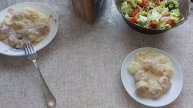 готовлю пюре с фрикадельками, занимаюсь огородом