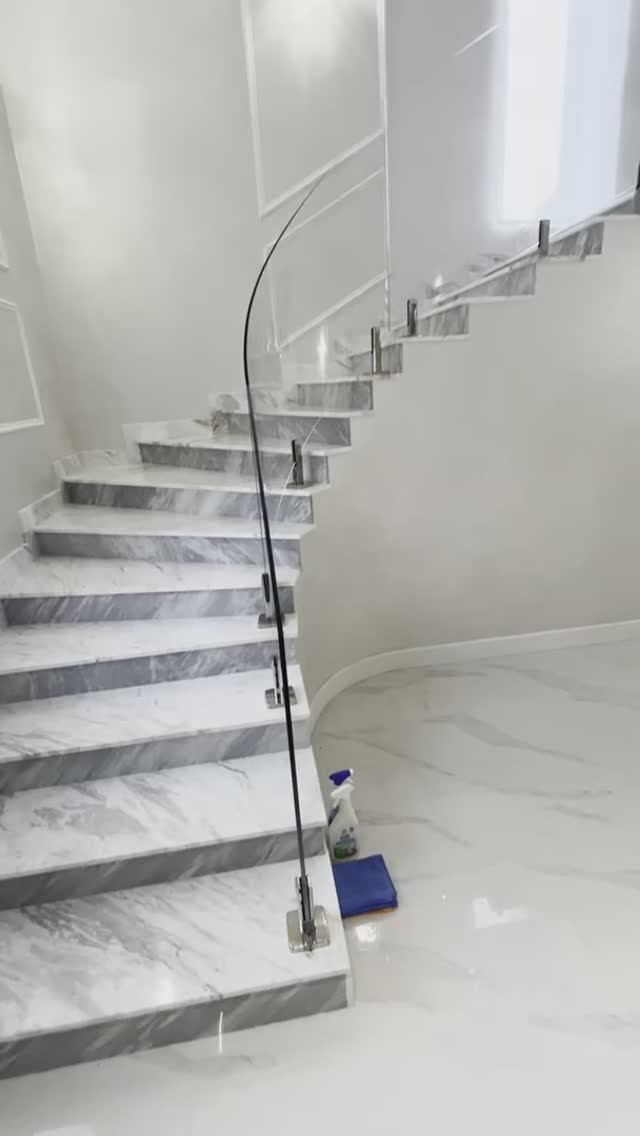 Стеклянные ограждения из моллированного стекла