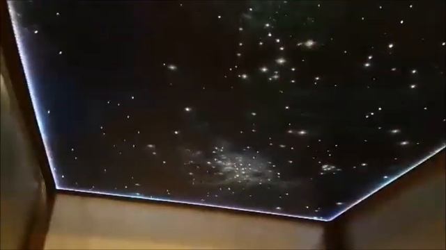 Натяжной потолок со старпинами