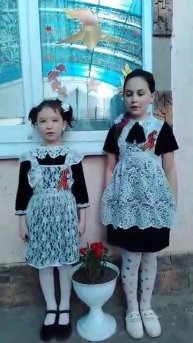 Участницы акции "Стихи Победы" Михеда Анна и Алёна .#С?