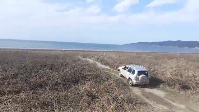 Нива тащит