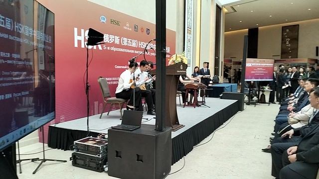 КИТАЙЦЫ ИГРАЮТ НА БАЛАЛАЙКАХ