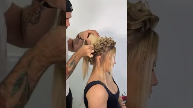 Восторг 😍 сколько труда и любви к своему делу вкладывается в каждую работу! #прическа #укладка