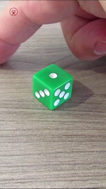 Какое наибольшее количество точек можно увидеть одновременно 🎲 на игральном кубике