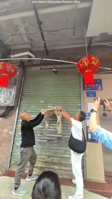 Cat Rescued from Shop Gate #shortsvideo