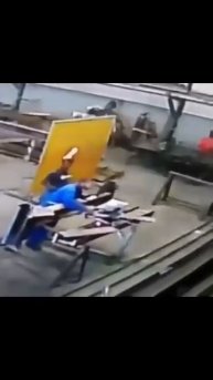 Загорелась шапка сварщика