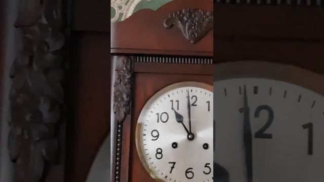 Настенные часы с боем BELL.