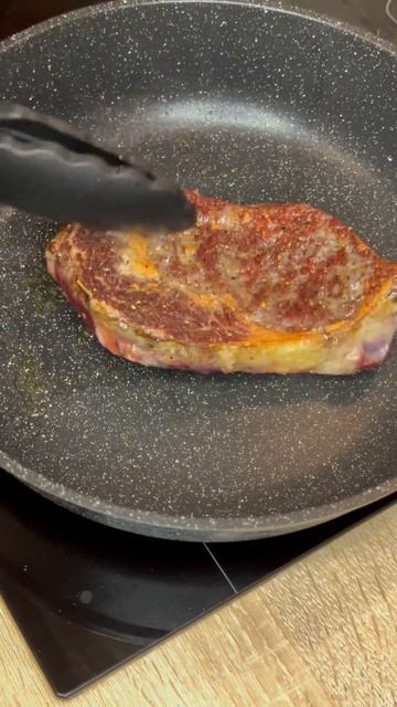 Сочный стейк 🥩 🤤#стейки #говядина #стейкрибай #стейк?