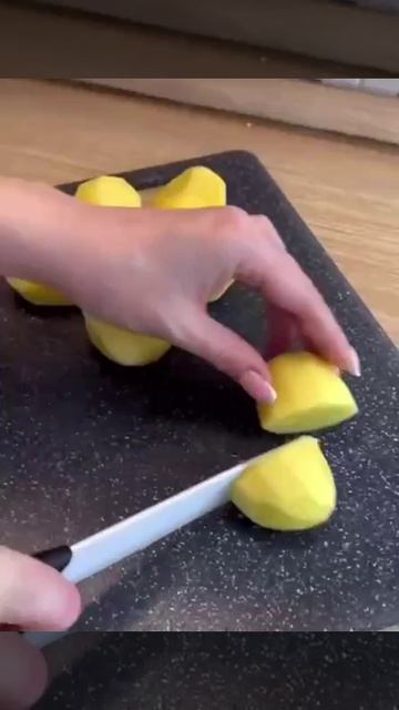Куриные бёдра с картофелем в духовке😌