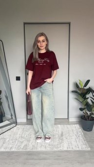 Как собрать нескучный образ с футболкой?