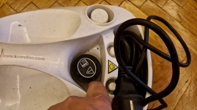 как выкрутить пробку предохранительный клапан у  керхер karcher SC 4