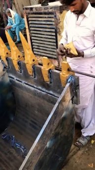 Easily method of fitting new excavator bucket tooth cover #shorts #welding #technology