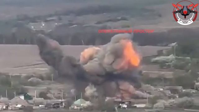 🇷🇺💥Бомбардировочная авиация ВКС РФ отправила несколько КАБов по ПВД боевиков в подарок для ВСУ…