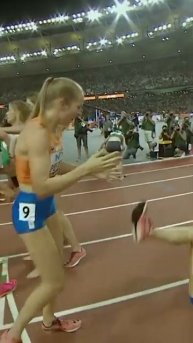 Femke Bol bringing home the gold for the Netherlands in the 4x400m 🏅 #WorldAthleticsChamps