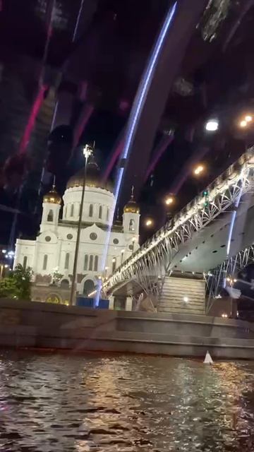 В этот главный день в нашей стране позвольте пожелать нам всем быть достойными памяти тех,кто воевал