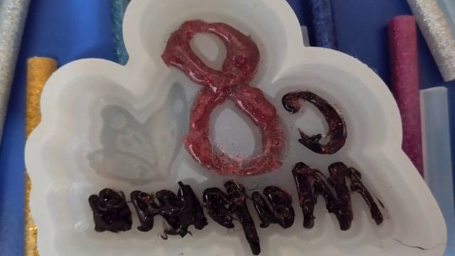 Магнит на холодильник из клея.