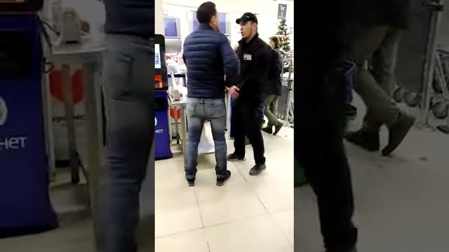 Кавказец вырубил дебошира