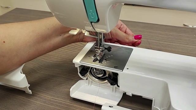 Janome HD1019. Заправка нижней нити